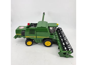 John Deere T670i skördetröska – Bruder 1:16