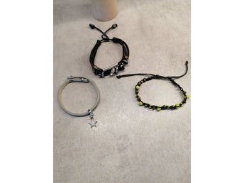 Set med tre armband
