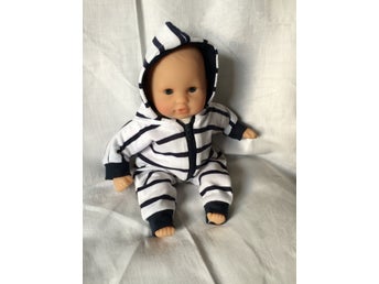 Pyjamasoverall till liten docka