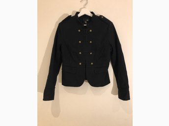 Svart jackakavaj med knappar från H&M strl 40 Svart jackakavaj med knappar från H&M strl 40