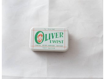 Oliver Twist - Tuggtobak Tobaksburk - Vintage Tom Plastburk Mini