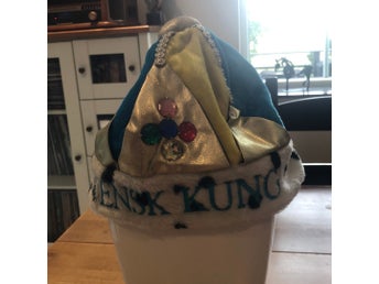 Flerfärgad Svensk kungahatt