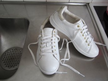 Skor Stl 36,Bull dozer nypris 350kr i fint ski.. (359010939 Skor Stl 36,Bull dozer nypris 350kr i fint ski.. (359010939