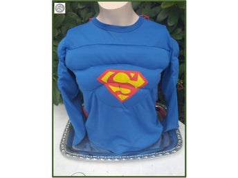 Superman dräkt vadderad med slängkappa från 6 år uppåt MASKERAD