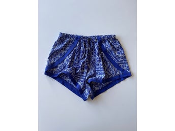 Blåa shorts