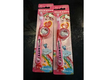 2 st Rosa Hello Kitty Tandborste + reseskydd