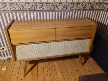 Grundig radiomöbel med skivspelare retro
