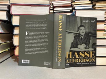 Hasse Alfredson en sån där farbror som ritar och berättar av Kalle Lind VF+