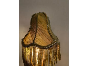 2 st lampskärmar i grön textil med fransar