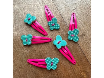 6 Hårspännen i cerise med grön fjäril från Lollipop till barn
