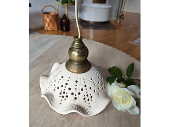 Vacker Äldre Fönsterlampa Taklampa Keramik Retro Keramiklampa