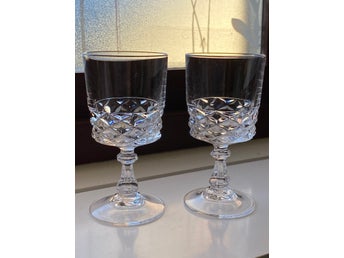 Två Cristal d´Arques Diamond starkvinsglas, dessertvinsglas, France