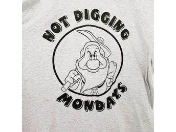 Disney: Snow White - Not Digging Mondays - Storlek XXL T-shirt