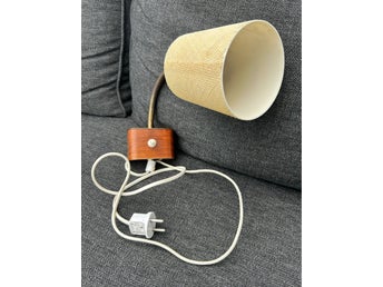 Retro vägglampa , teak och mässing