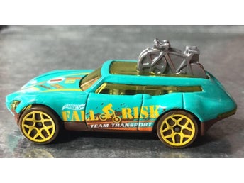 Hot Wheels Tour De Fast #1 Fall Risk team Transport 1:64