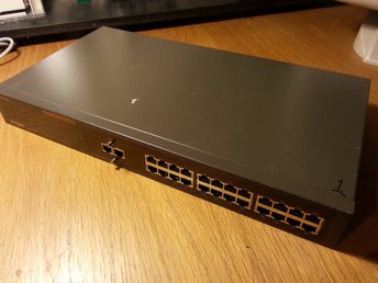 D-link DES-1024 - 100Mbit 24 portars Switch