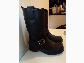 Snyggaste bootsen i höst! Boots från Urban Project stl 38 Snyggaste bootsen i höst! Boots från Urban Project stl 38