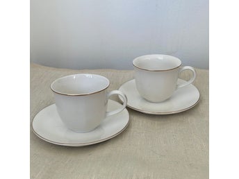 Porslin vita kaffekoppar med guldkant