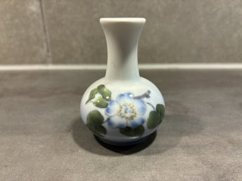 Royal Copenhagen! Mindre vas! Kunglig Dansk! Nr 863 1258! Jugend / Art Nouveau