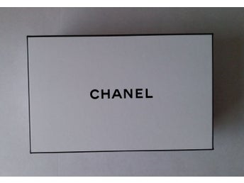 Äkta Chanel Box / låda / giftbag / gift bag
