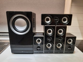 AddOn A-510 5.1 högtalarsystem med subwoofer (komplett med kablar)