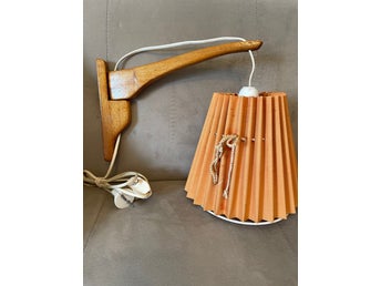 Vägglampa i teak med plisserad skärm- ZENITH( se bild7)? Retro