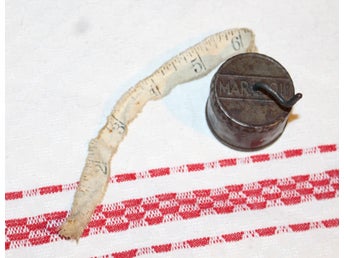 MARABOU ÄLDRE MÅTTBAND FRÅN FÖRR , OVANLIGT OBJEKT