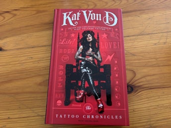 Kat Von D: The Tattoo Chronicles av Kat Von D, .. | Köp på Tradera