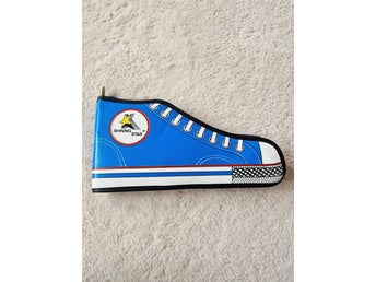 Vintage Pennfodral i Sneakerform Shining Star – Blå Retro Design