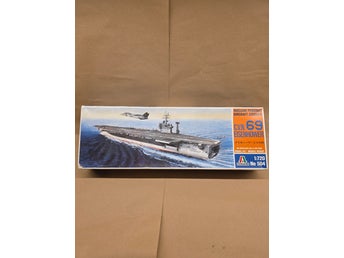 Italeri 504 USS Eisenhower CVN-69 1:720 – Obyggd komplett modellbyggsats