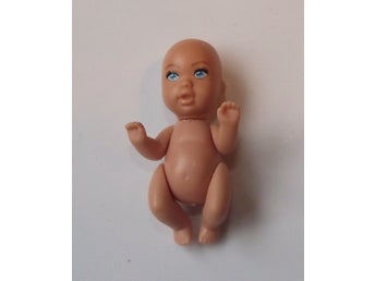 Barbie/SIMBA - BABYDOCKA till Steffie Love/Barbie/liknade dockor/DOCKSKÅP