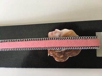 Hårband - Fuskmocka / Rosa med smal metallkedja kant