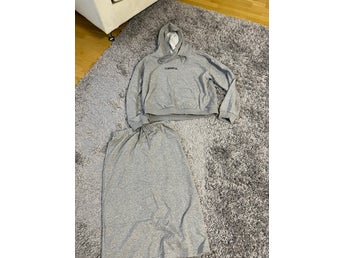 Grått Set med Hoodie och Kjole