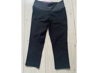 Nike svarta 3/4 träningsbyxor, storlek XS