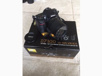 Nikon D7100 kamera, två objektiv och väska med tillbehör i Täby