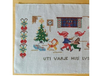 Jul bonad från 50-talet Uti varje hus lyser julljus.