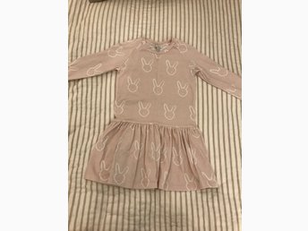 Livly klänning barn strl 5 år (411493526) ᐈ Köp på Tradera Livly klänning barn strl 5 år (411493526) ᐈ Köp på Tradera
