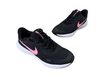 Nike Revolution BQ5671-002 Skor Storlek 36,5 Svart Rosa Löparskor