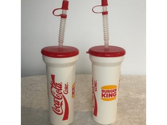Retro Ett set med Coca-Cola & Burger King Plastmuggar med sugrör, 2-pack Reklam