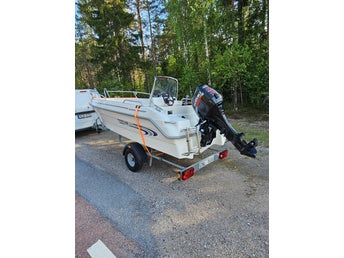 Höga Rodd HR 440SC med Suzuki 4-takt DF40 40hp och 80km/h trailer