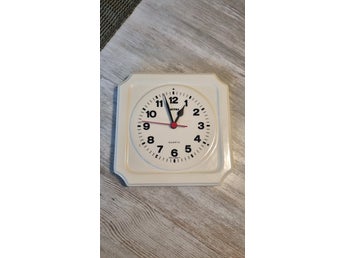 Retro 70-tal! Vit Väggklocka Germany Lectra Quartz, Made in Germany
