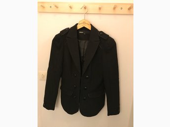 Kavajblazer svart MQ army stl 38 (397747023) ᐈ Köp på Tradera Kavajblazer svart MQ army stl 38 (397747023) ᐈ Köp på Tradera