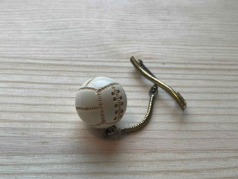 Antik läderkula slipspin brosch - vintage slipsnål fotboll rare
