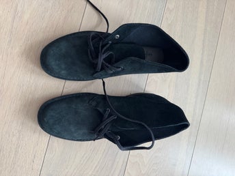 Clarks Desert Boots i svart, storlek 40