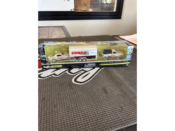 Maisto Design Team Haulers 1979 Chevrolet K5 Blazer & 1968 Chevrolet Camaro Z/28
