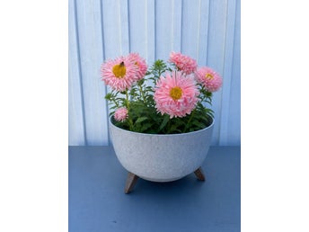 kruka 40 cm i diameter med 3 st ben (plast)