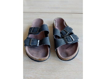 Tofflor stl. 33 svarta inneskor
