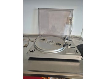 F7111 Synchro Belt-Drive Skivspelare