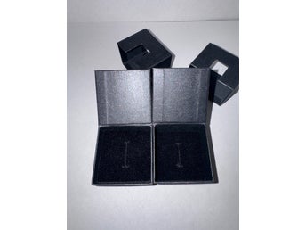 NYTT - 2-pack Svarta Ringboxar i hårdpapp