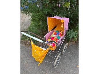 Barnvagn. Omklädd Brio. 80-tal. Retro. Sittvagn